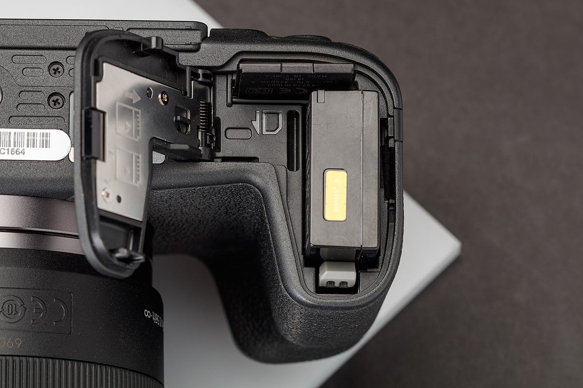 Máy ảnh Canon RP Chính Hãng, Giá Tốt