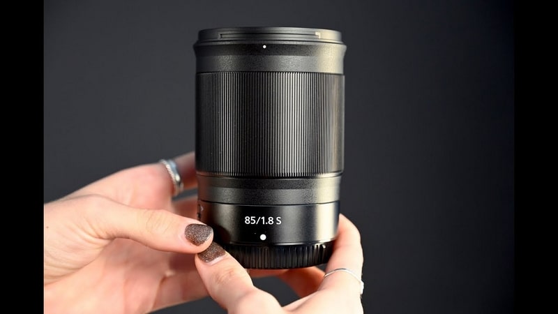 Ống kính Nikon 85mm f1.8 có kích thước và trọng lượng nhỏ gọn