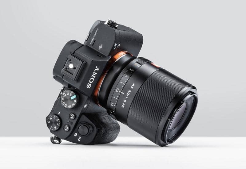Lens ống kính có thể chụp từ phóng sự đến chân dung