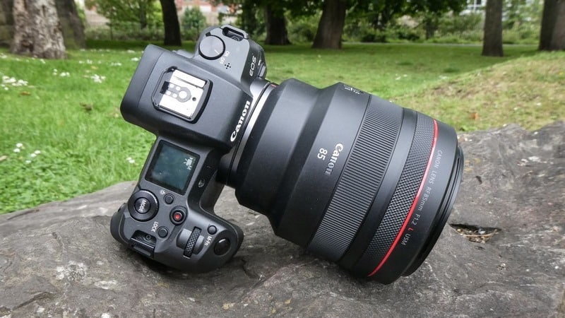 Canon RF 85mm f/1.2L USM có thiết kế chống bụi tốt