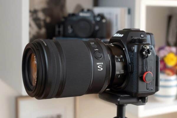 Ống kính sử dụng hệ thống lấy nét đa động cơ STM