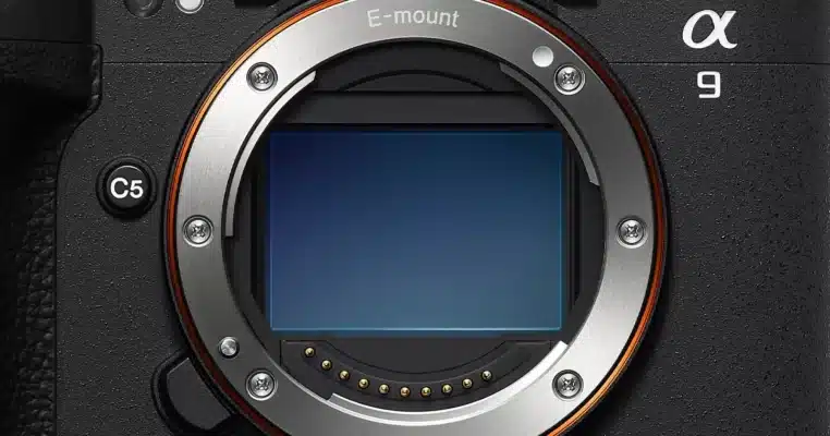 Sony A9 III là nó là chiếc máy ảnh full-frame đầu tiên trên thế giới sử dụng màn trập global.