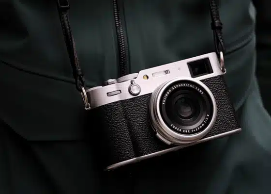 Fujifilm X100VI kế thừa phong cách retro tinh tế và thiết kế công thái học từ dòng X100-series