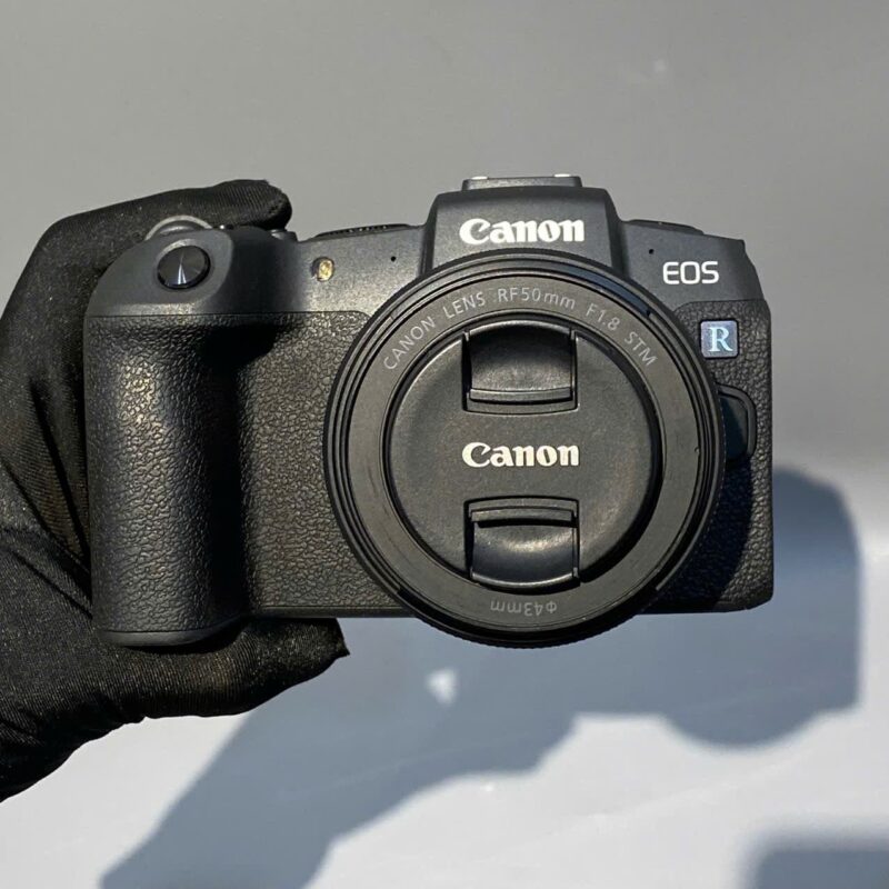 Canon RP cũ trọng lượng chỉ 485g tiện lợi mang theo trong mọi chuyến đi