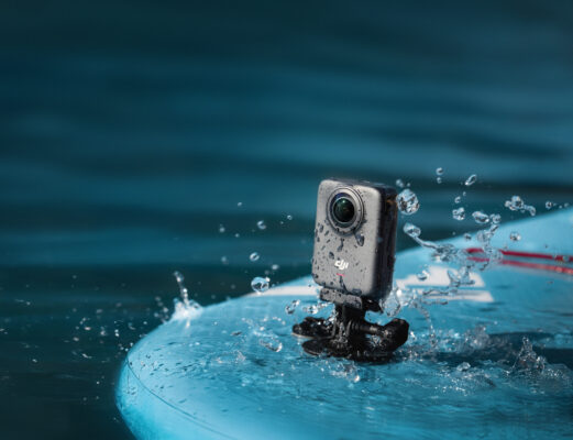 DJI Osmo 360 đạt chuẩn chống nước IP68, hoạt động ở độ sâu 10m mà không cần vỏ bảo vệ, hoặc 50m với vỏ chống nước tùy chọn