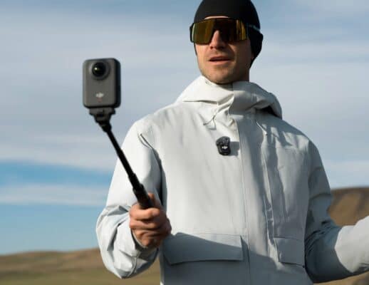 Sử dụng gậy selfie, Osmo 360 tự động xóa gậy khỏi video 360°, tạo góc nhìn thứ ba mượt mà như được quay bởi drone, không cần chỉnh sửa hậu kỳ