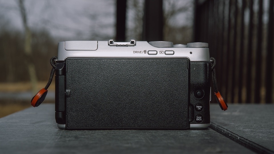 Fujifilm XA7 cũ tích hợp Wi-fi và Bluetooth cho phép kết nối điện thoại và máy tính bảng
