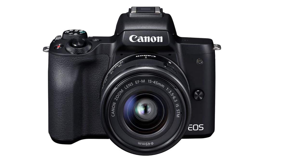 Canon M50 cũ thường đi kèm ống kính kit EF-M 15-45mm f/3.5-6.3 IS STM, cho phép chụp linh hoạt các thể loại như phong cảnh, chân dung và cận cảnh