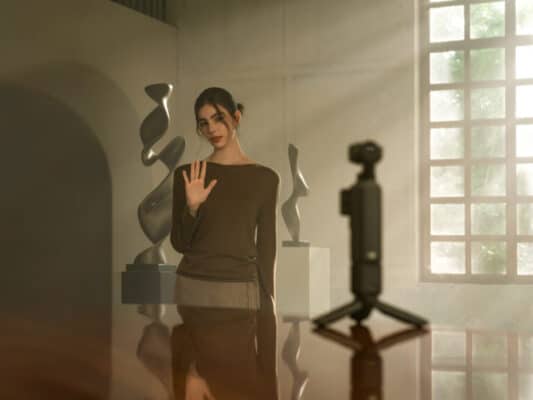 Tính năng điều khiển bằng cử chỉ trên Osmo Pocket 4 mang lại sự tiện lợi tối đa