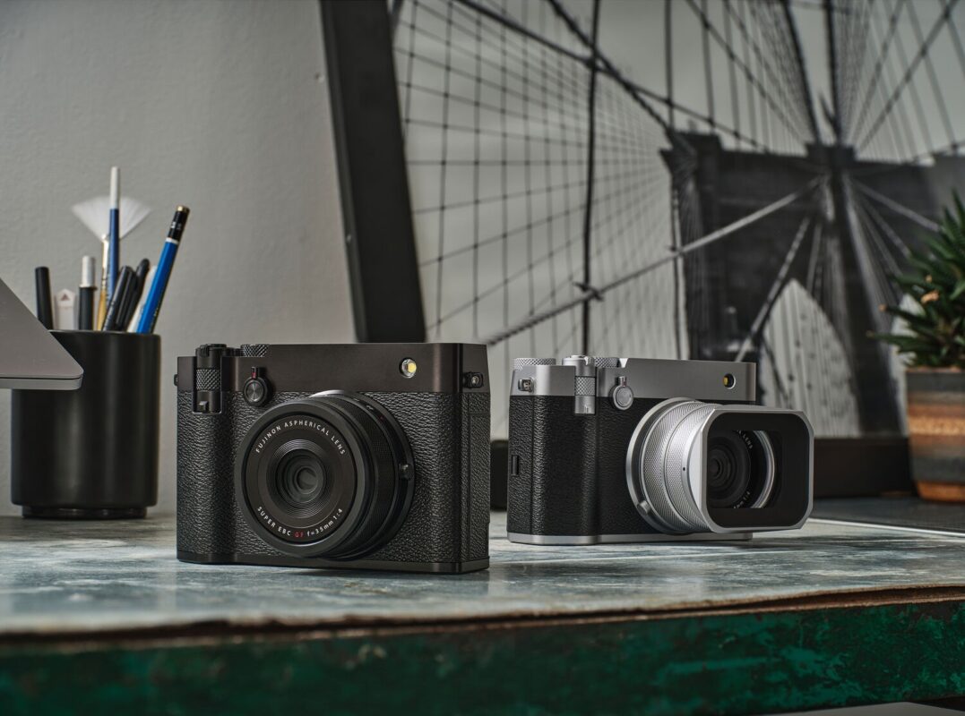 Fujifilm GFX100RF được trang bị cảm biến CMOS BSI medium format 102MP (43,8 x 32,9mm)