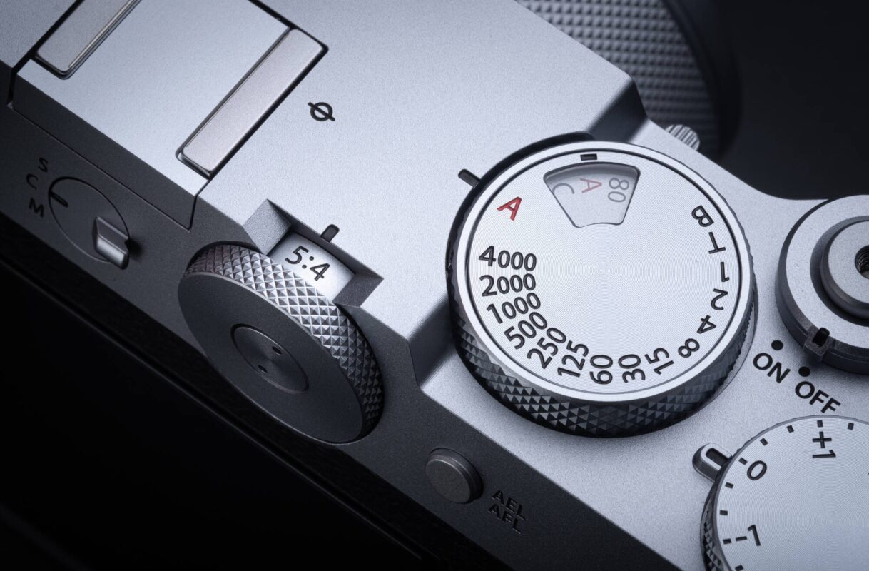 Hỗ trợ 9 tỷ lệ khung hình khác nhau, cho phép tùy chỉnh bố cục linh hoạt với nút xoay chuyên dụng