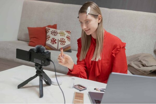 Ra Mắt Canon PowerShot V1