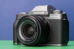 Đánh Giá Fujifilm X-T200