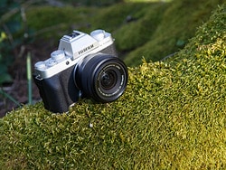 Đánh Giá Fujifilm X-T200