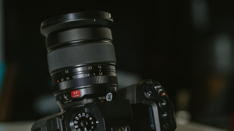 Với thiết kế tinh tế, bền bỉ và hiệu quả, XF 16-55mm II xứng đáng là một lựa chọn hàng đầu cho các nhiếp ảnh gia chuyên nghiệp và bán chuyên
