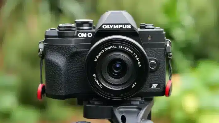 Top Máy Ảnh Mirrorless Tốt Nhất 2025