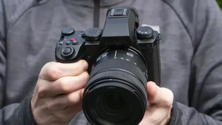 Top Máy Ảnh Mirrorless Tốt Nhất 2025