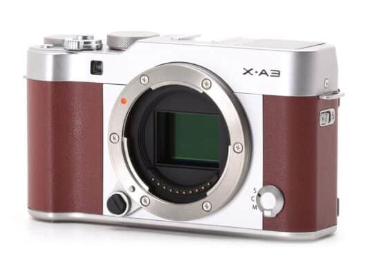 Trang bị cảm biến APS-C CMOS 24.2MP, Fujifilm XA3 mang đến hình ảnh sắc nét, độ chi tiết cao và màu sắc trung thực
