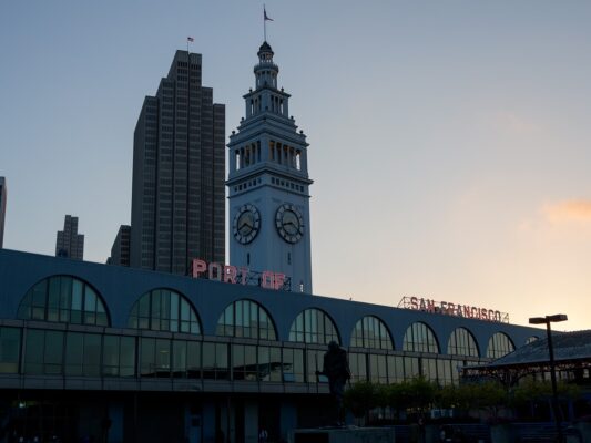 Fuji XA3 được trang bị hệ thống lấy nét tự động 77 điểm, trong đó có 49 điểm lấy nét đơn giúp ghi lại mọi chi tiết một cách chính xác