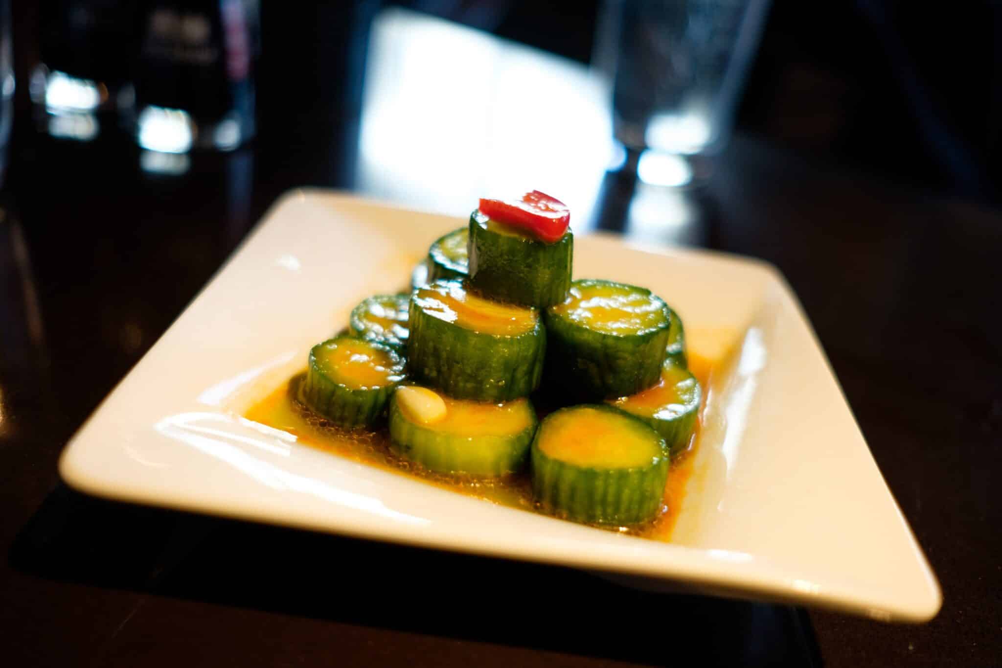 Ống kính được trang bị 9 lá khẩu tròn, giúp tạo hiệu ứng bokeh mềm mại, tròn đẹp khi chụp ở khẩu độ lớn