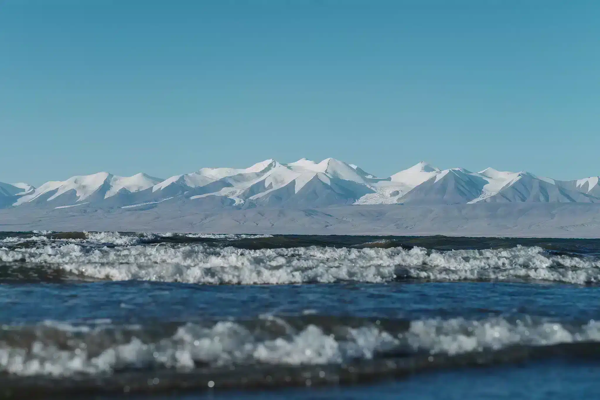 Ống kính thể hiện chất lượng quang học ổn định trong mọi điều kiện ánh sáng, giữ được độ trong trẻo, độ nổi khối tự nhiên và hạn chế hiện tượng lóe sáng