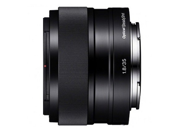 Điểm mạnh của Sony E 35mm f/1.8 OSS là được trang bị hệ thống chống rung quang học Optical SteadyShot