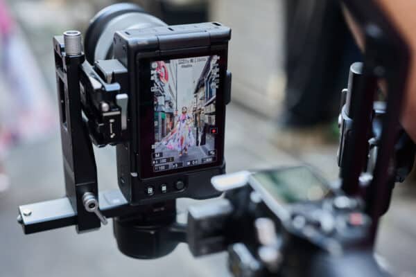 Ra mắt Nikon ZR