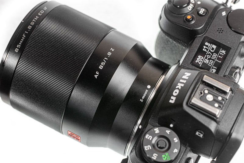 Viltrox 85mm f/1.8 Mark II hướng đến người chụp studio cần khẩu sáng hơn để tạo bokeh nổi bật