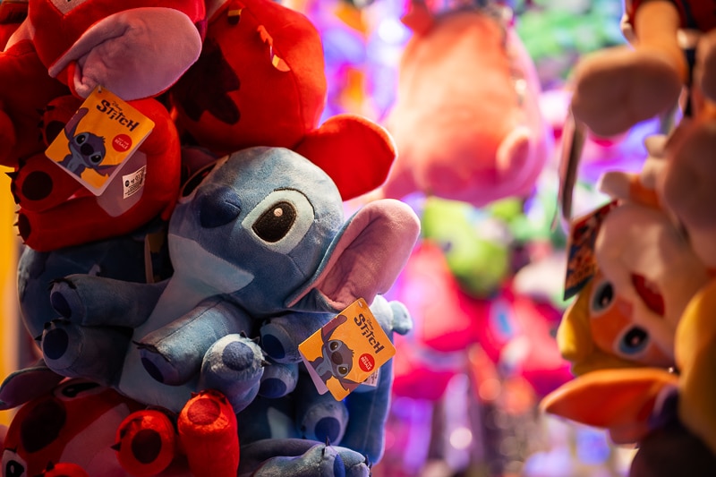 Khi thử nghiệm trên Sony A7R IV, ảnh 100% crop cho thấy EVO có độ nét đồng đều hơn