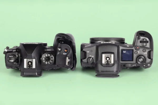 Máy ảnh Full-frame vs Micro Four Thirds