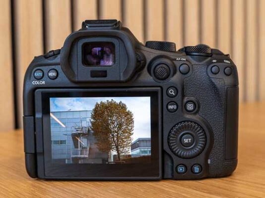 So sánh Sony A7 V vs Canon R6 III