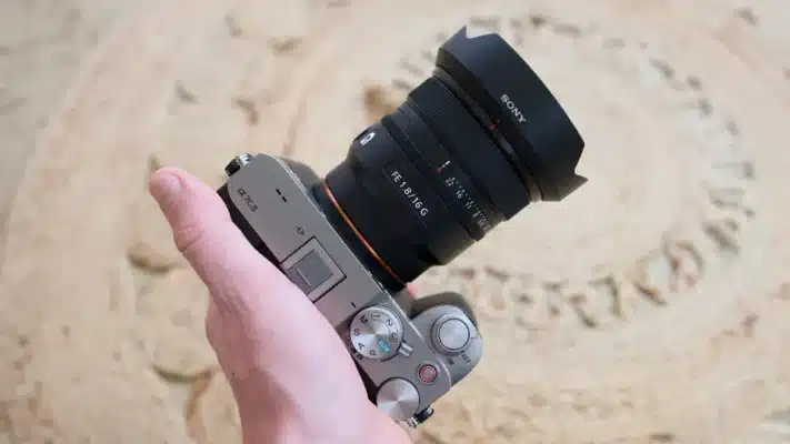 Top 10 ống kính Sony tốt nhất 2025 cho máy ảnh không gương lật Sony