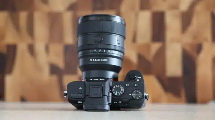 Top 10 ống kính Sony tốt nhất 2025 cho máy ảnh không gương lật Sony