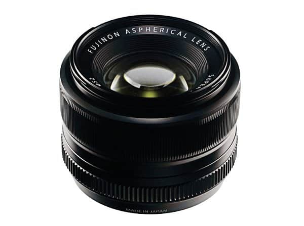 Fujifilm XF 35mm f/1.4 R được chế tạo với lớp vỏ kim loại chắc chắn, mang lại cảm giác cao cấp