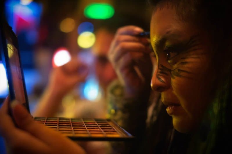 Ống kính được trang bị hệ thống lấy nét tự động cho khả năng bắt nét nhanh và ổn định trong nhiều tình huống chụp