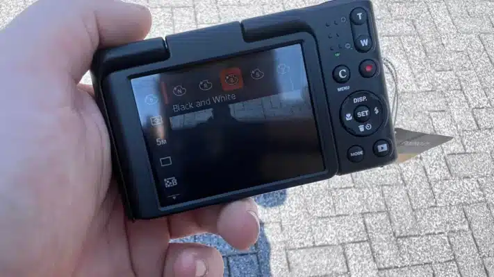 Không chỉ chụp ảnh, Kodak PIXPRO C1 còn có khả năng quay video ở độ phân giải 1920 x 1080 với tốc độ khung hình lên đến 60fps