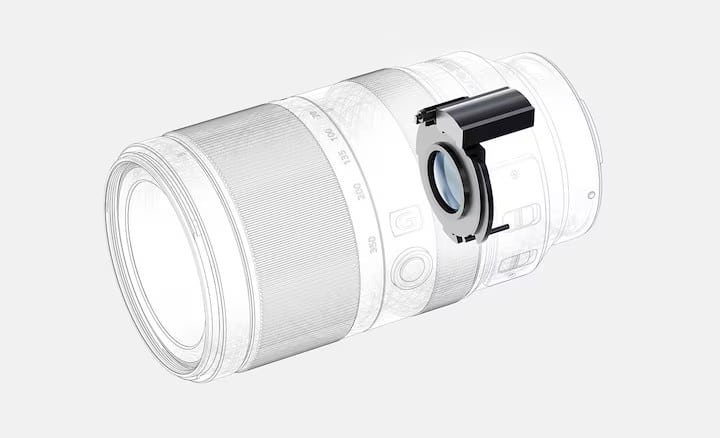 Sony E 70-350mm f/4.5-6.3 G OSS được trang bị hệ thống quang học tối ưu với một thấu kính phi cầu giúp giảm méo