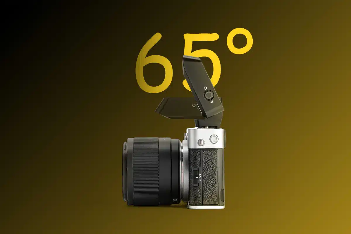 Khi không sử dụng, đèn có thể thu gọn tối đa để tiết kiệm không gian