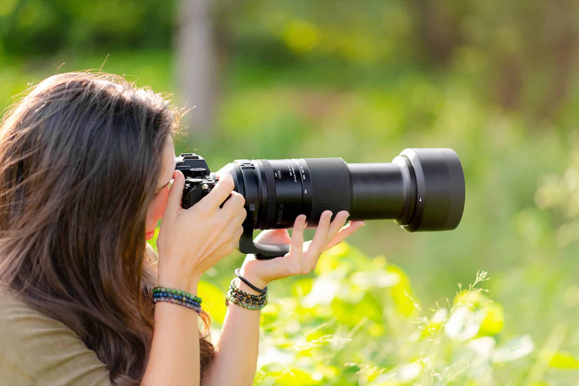 Tamron 150-500mm f/5-6.7 Di III VC VXD mang lại khả năng zoom xa vượt trội, giúp người dùng dễ dàng ghi lại các chủ thể ở khoảng cách lớn
