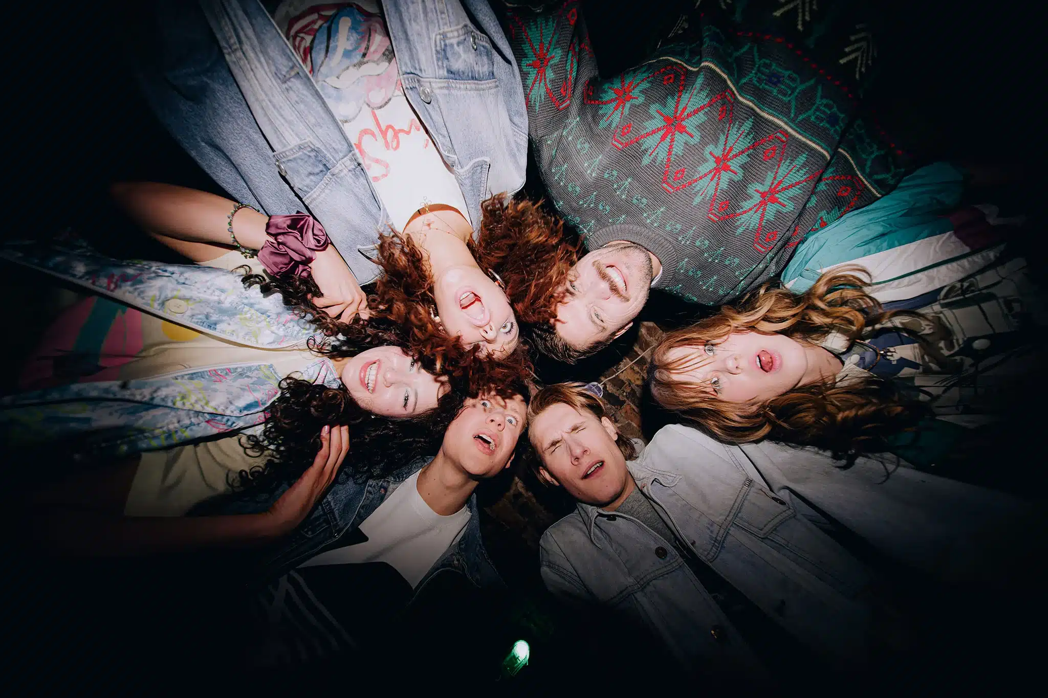 Khi kết hợp với thiết kế đầu đèn nâng cao, ánh sáng trở nên tự nhiên hơn, có chiều sâu