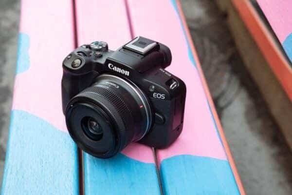Phân tích Canon R50 ở thời điểm 2026