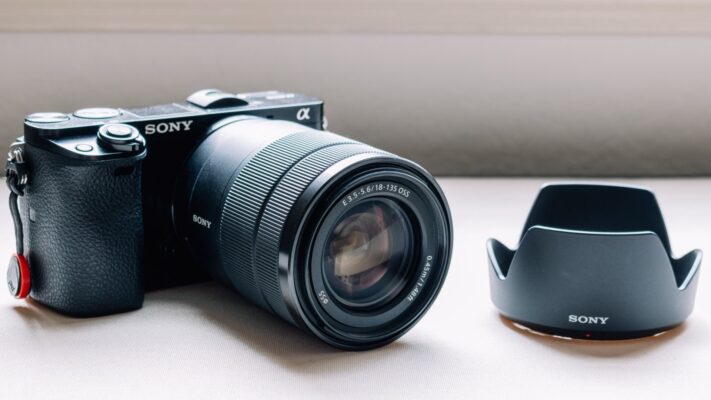 Thiết kế của Sony E 18-135mm f3.5-5.6 OSS