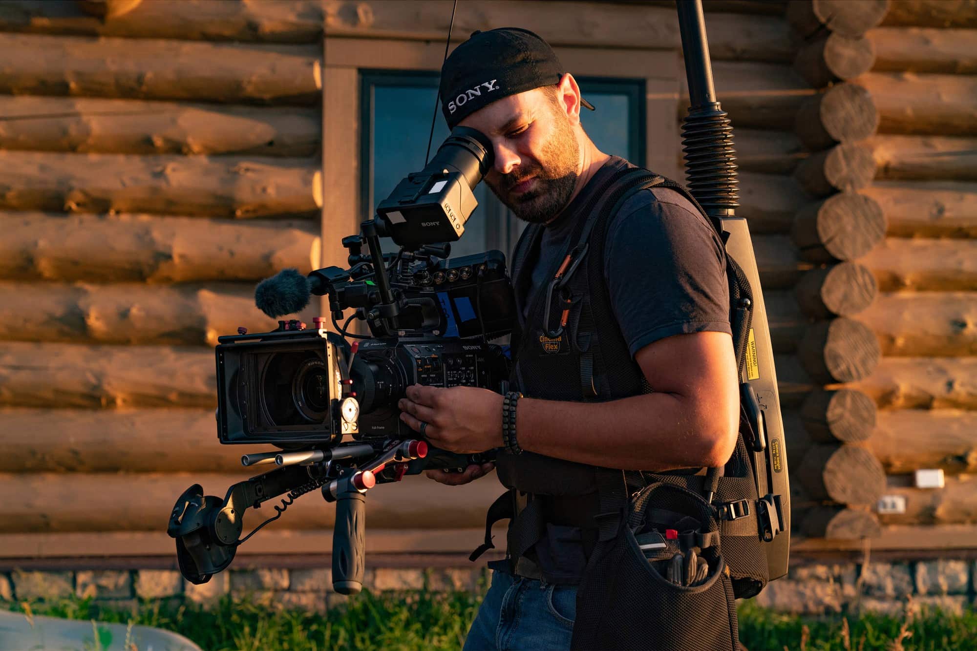 Sony FX9V được tối ưu hóa cho workflow điện ảnh với profile màu S-Cinetone, mang lại tông da tự nhiên, màu sắc mềm mại