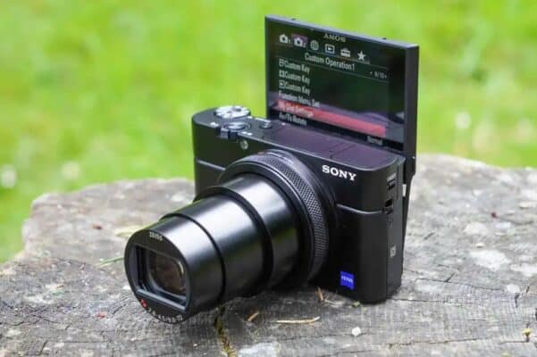 Ống kính zoom 24-200mm