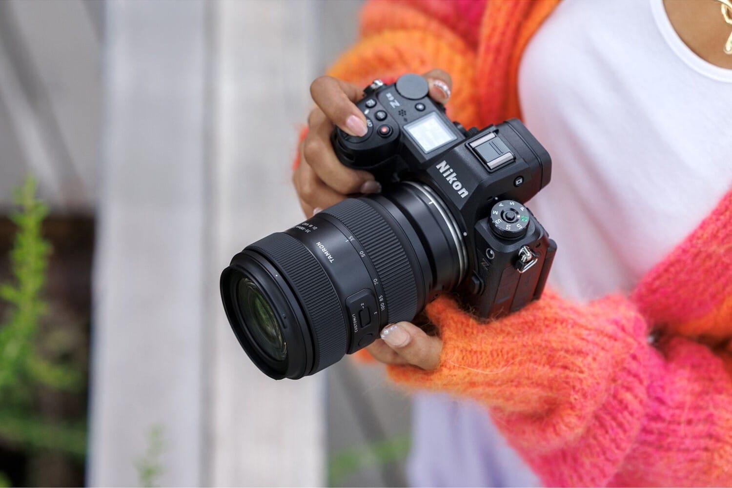 Tamron 35-100mm f/2.8 Di III VXD được xây dựng như một giải pháp “all-in-one” dành cho người dùng yêu cầu sự linh hoạt trong quá trình tác nghiệp.