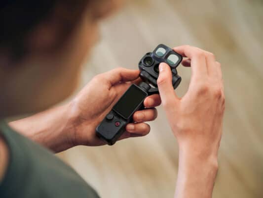Việc kết hợp cùng các phụ kiện chính hãng giúp DJI Pocket 4P phát huy tối đa hiệu suất trong cả ghi hình, ghi âm lẫn sản xuất nội dung chuyên nghiệp