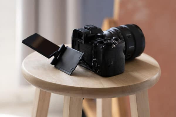 Sony Alpha A7R VI sở hữu EVF OLED 9.44 triệu điểm siêu nét, màn hình LCD 3.2 inch 4 trục đa góc cảm ứng, thân máy magiê chắc chắn