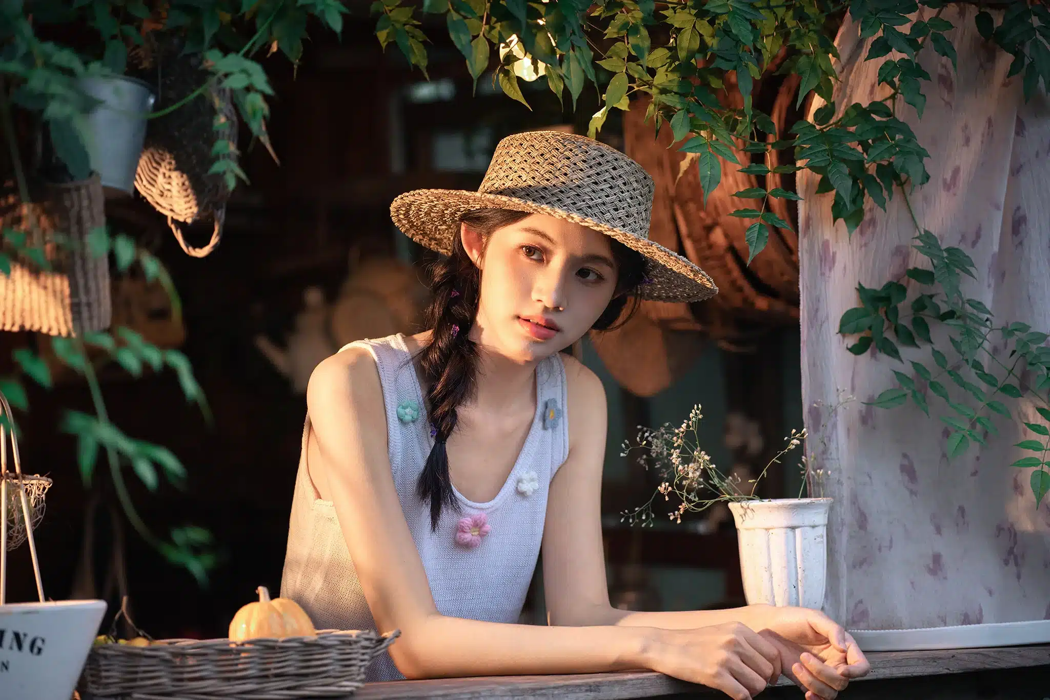 Khẩu độ lớn không chỉ giúp chụp ảnh sắc nét với tốc độ màn trập nhanh hơn mà còn tạo ra hiệu ứng xóa phông (bokeh) cực kỳ mượt mà, tự nhiên