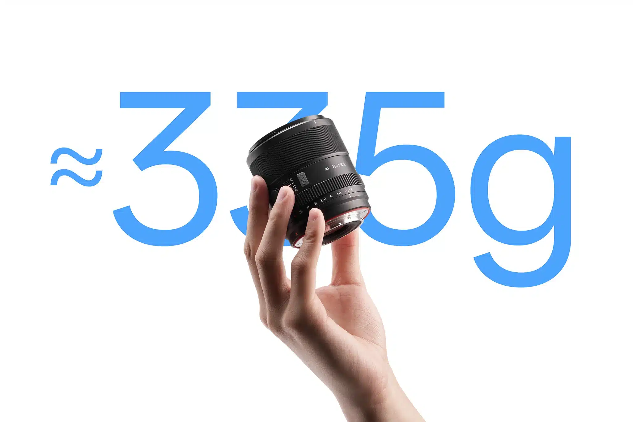 Với trọng lượng chỉ 355g và kích thước nhỏ gọn, đây là một trong những ống kính 75mm nhẹ nhất hiện nay