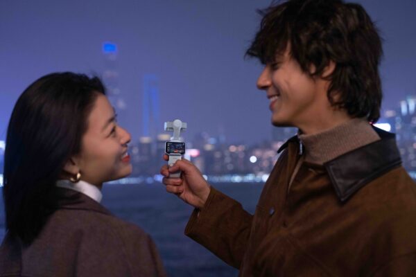 Insta360 Luna Ultra hỗ trợ chụp ảnh toàn cảnh độ phân giải lên đến 200MP theo tỷ lệ rộng 2:1